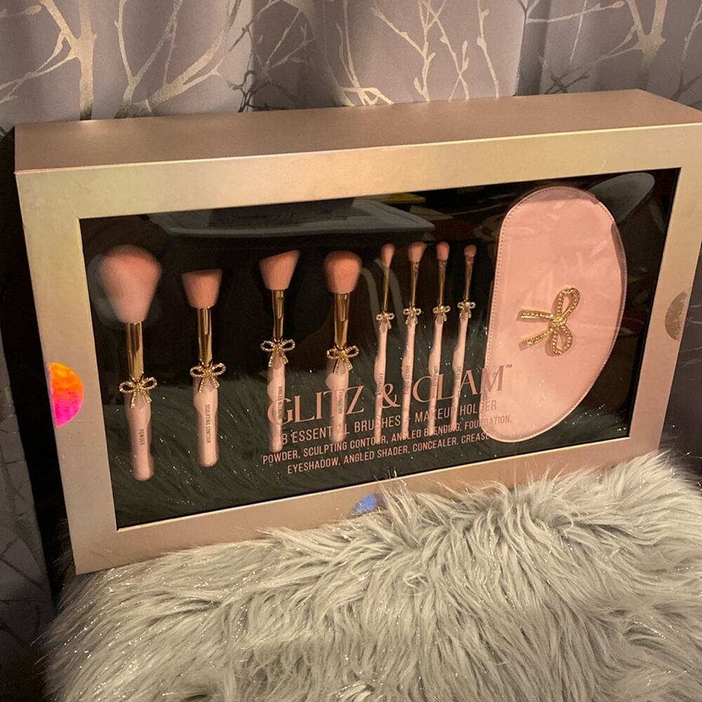 BNWT GLITZ & GLAM Viral Holiday Bow 9 Piece Makeup Brush Set